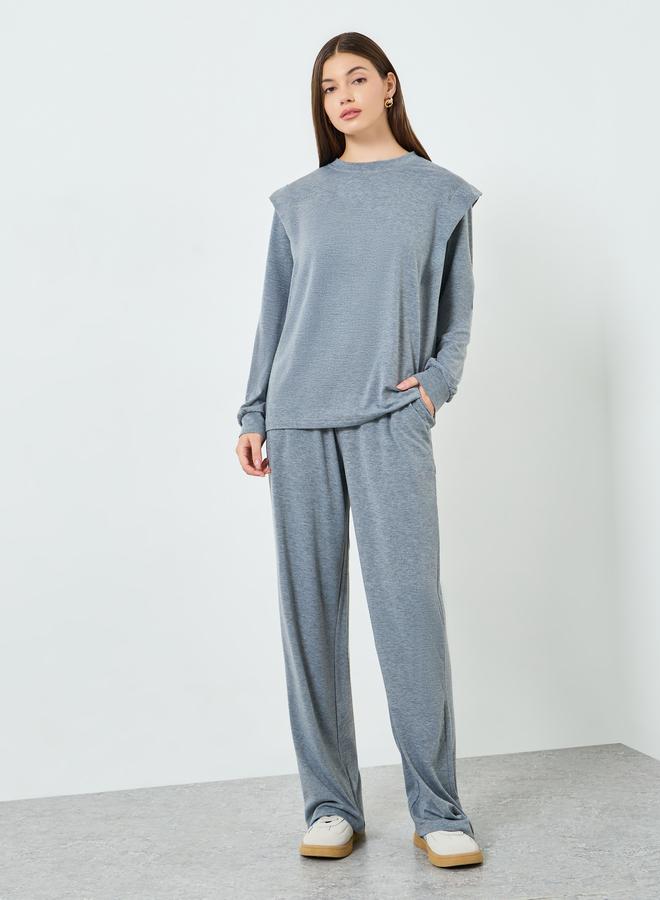 ستايلي طقم منسق من جوغر وبلوزة بأكتاف دارتس - Image 1